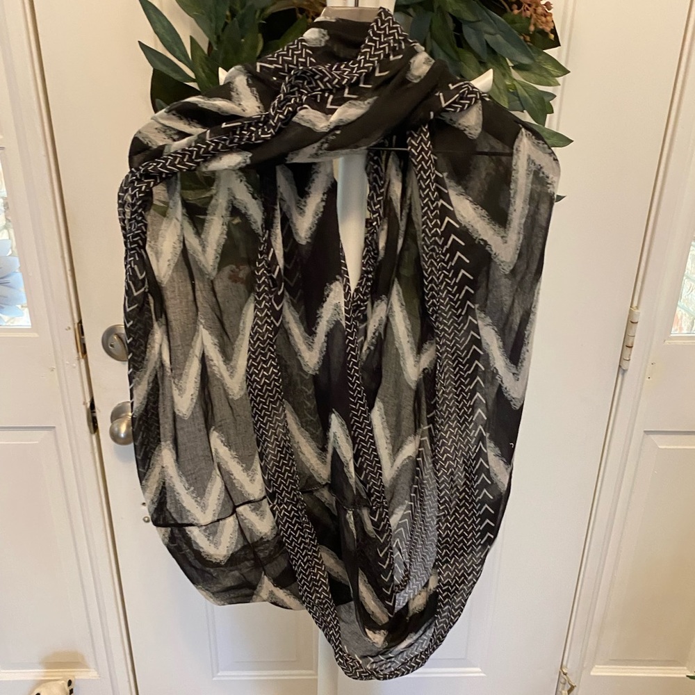 Pretty Lightweight Chevron Patterned Infinity Scarf OS - Picture 2 of 6